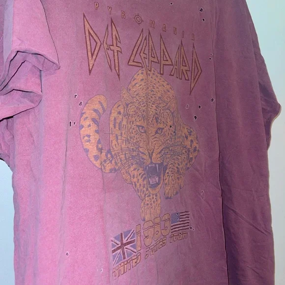 Urban Outfitters Def Leppard 1983 Tour Oversized Tee - Picture 4 of 6